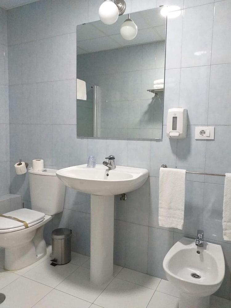 Hotel Alda Estacion Pontevedra Kültér fotó